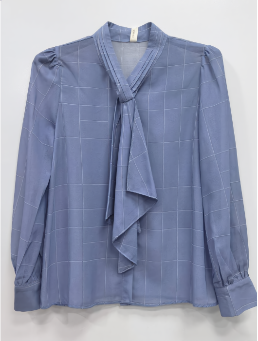 kling_20260910_作品_把這張圖片中的服裝完_5934_0